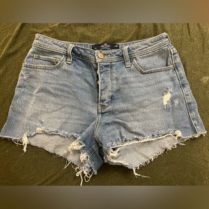 High Rise 3” Mom Shorts Hollister